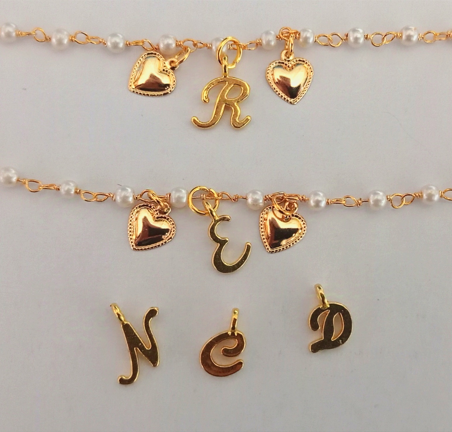 Collana personalizzabile con cuoricini ed iniziali dorate