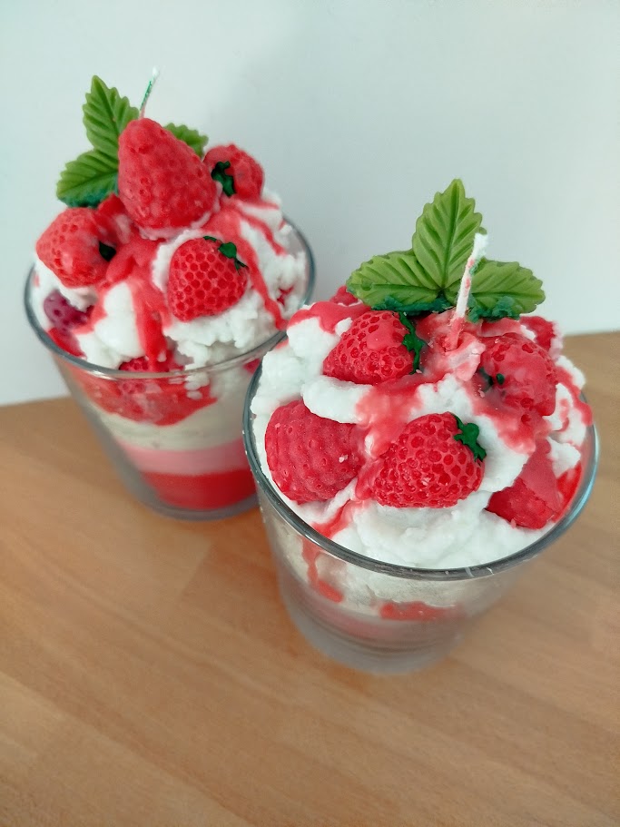Candela profumata "Dessert Fragole & Panna" - immagine 2