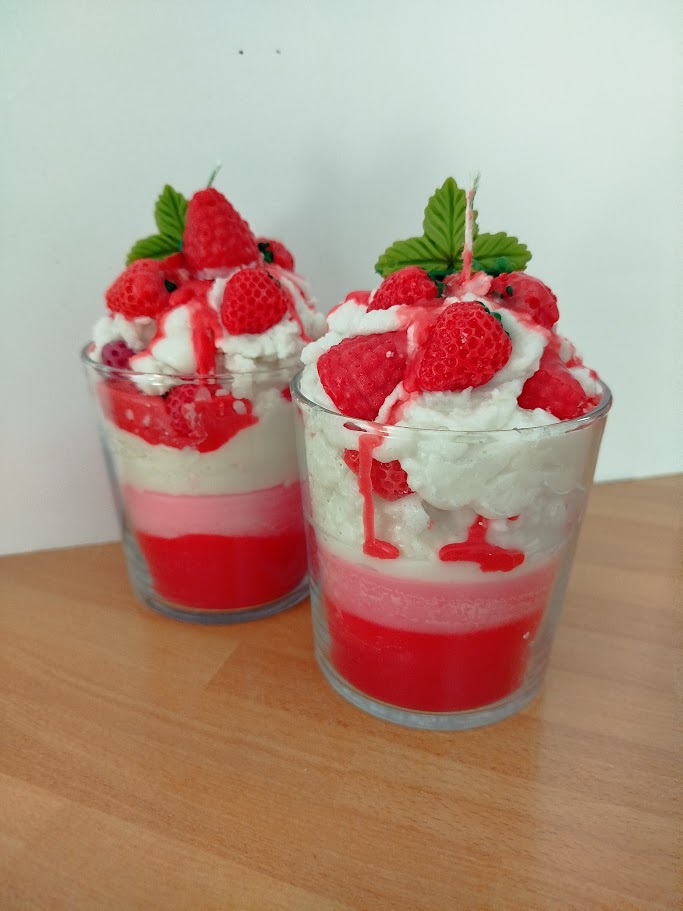Candela profumata "Dessert Fragole & Panna" - immagine 3