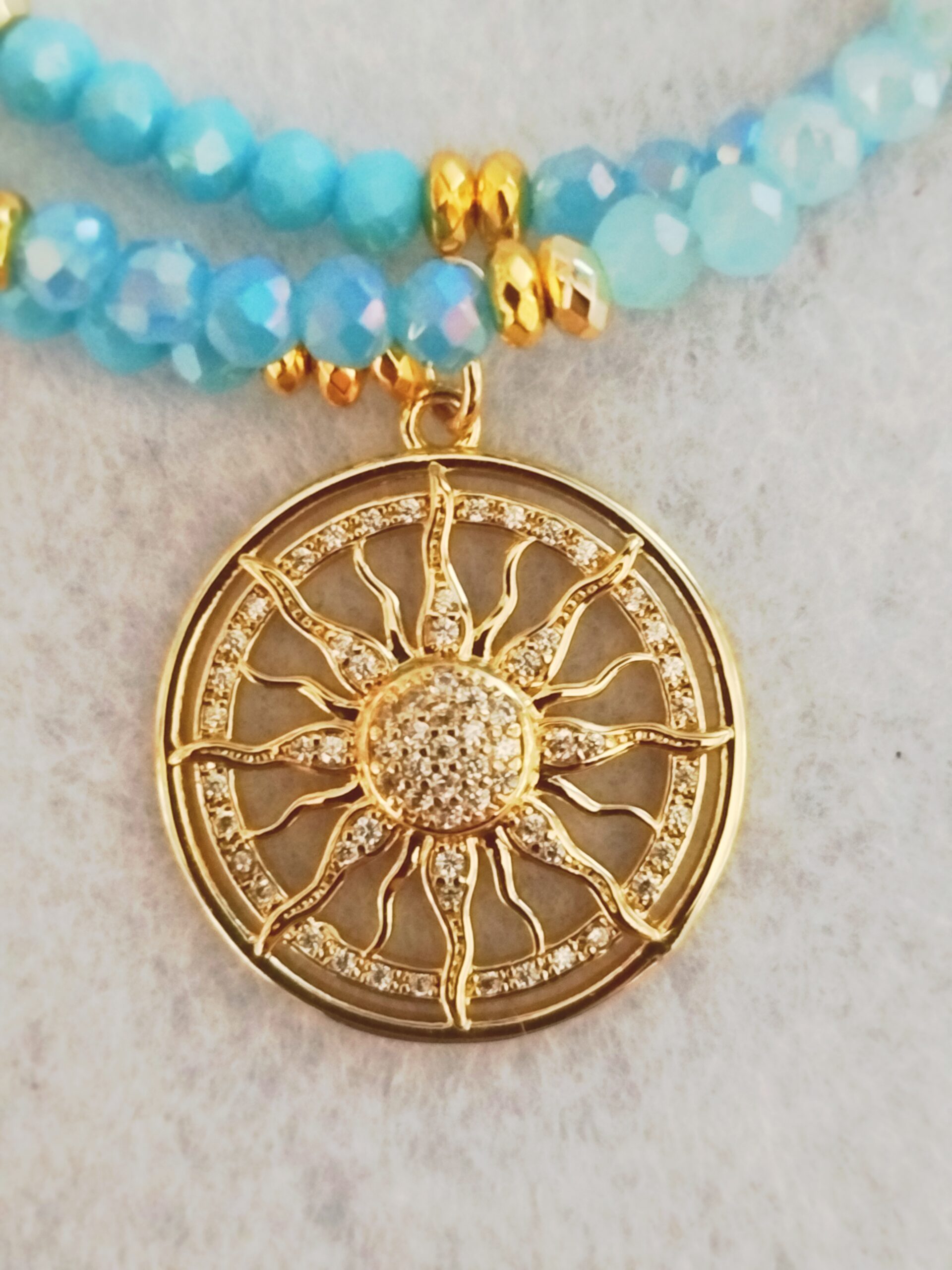 Bracciale flessibile con perle in vetro sfaccettato e charm "Raggi di sole" - immagine 2